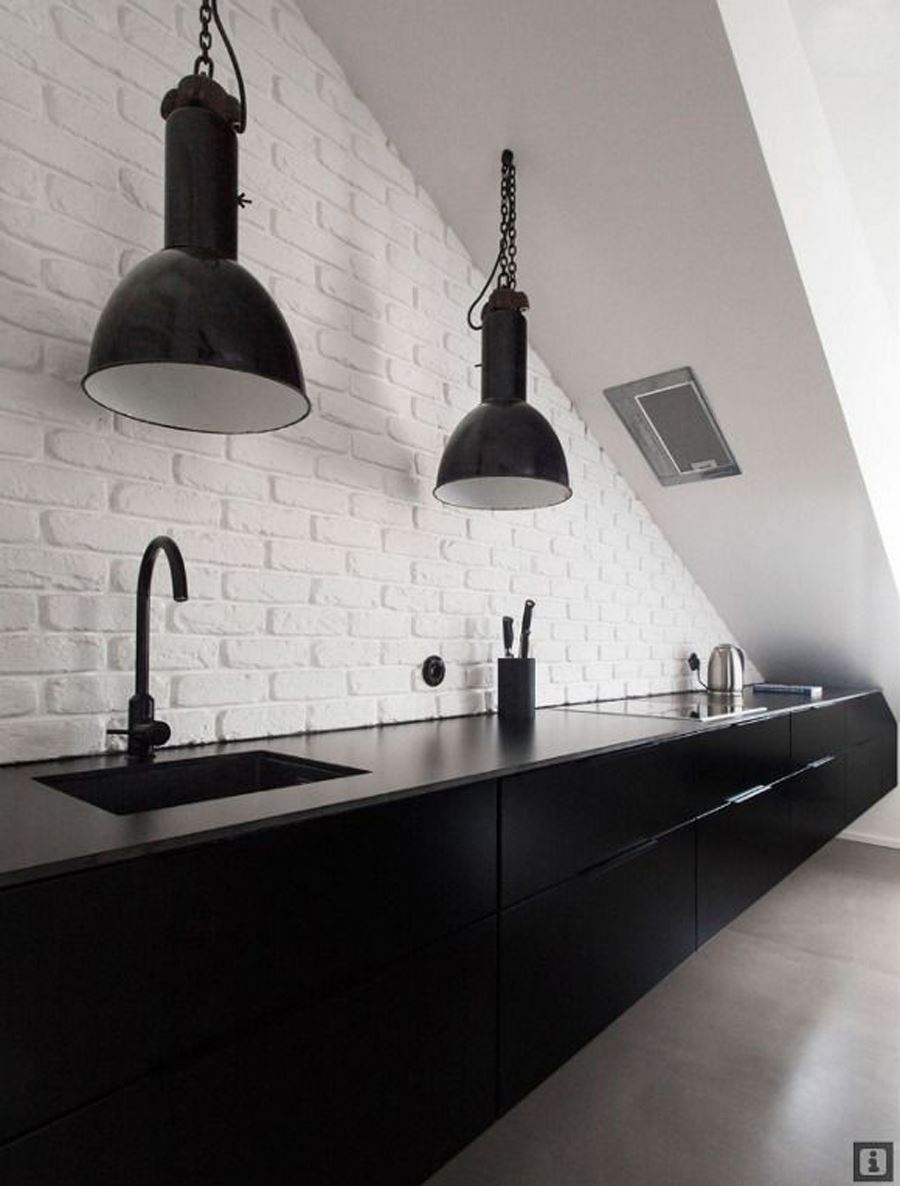 Merdiven Altı Siyah beyaz mutfak