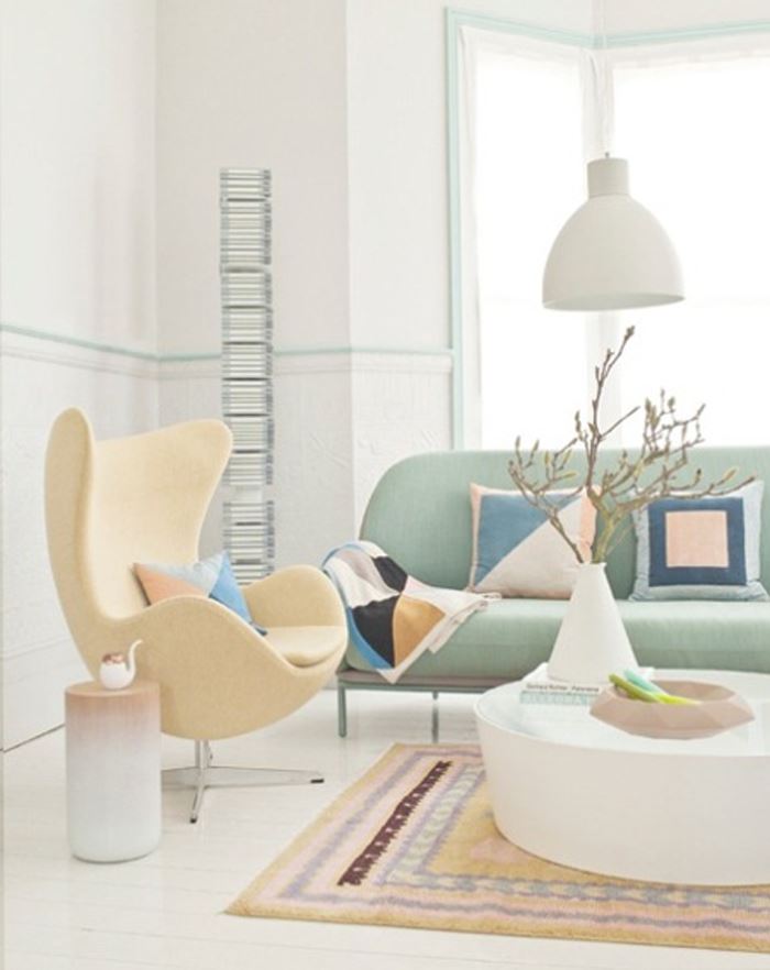 Pastel tonlarda oturma odası modern