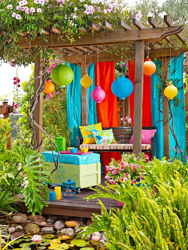 Rengarenk verandalı bahçe dekorasyonu