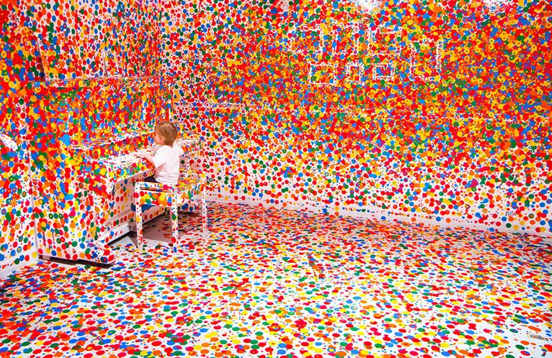 Renkli yuvarlak etiketler çocuk odası