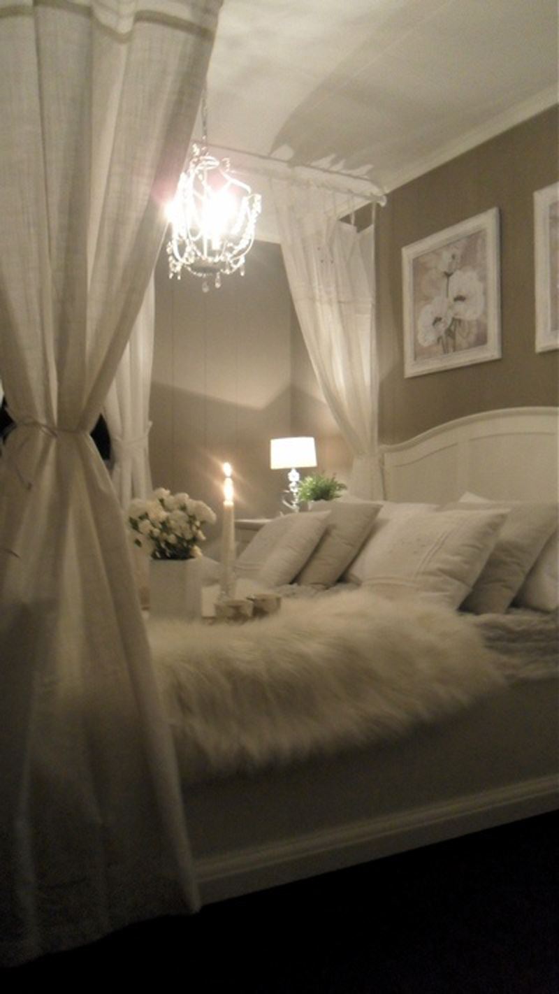 Romantik beyaz yatak odası dekorasyonu